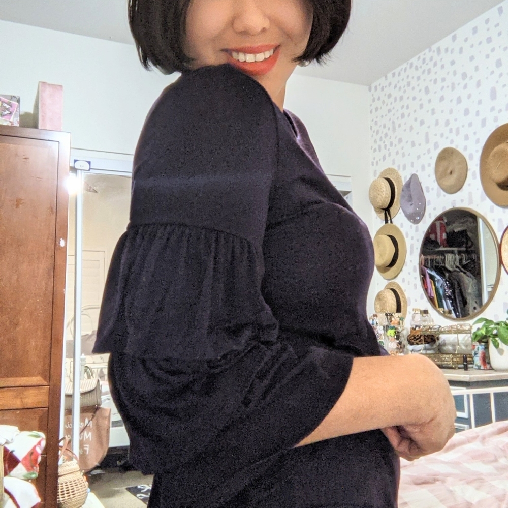 DONATED Banana Republic Long Ruffled Sleeves - Picture 2 of 3